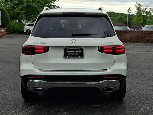 Polar White 2026 Mercedes-Benz GLB 250 Base 4MATIC