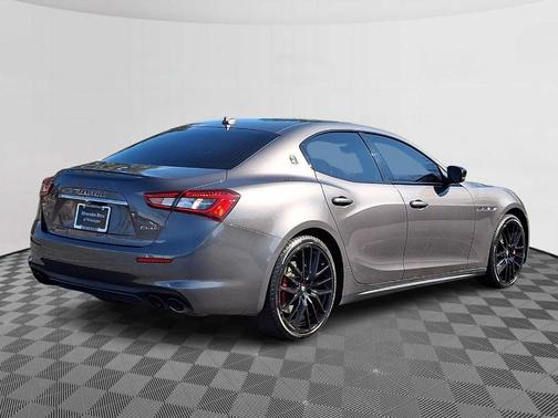 Grigio 2019 Maserati Ghibli S