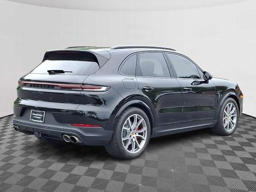 2024 Porsche Cayenne S