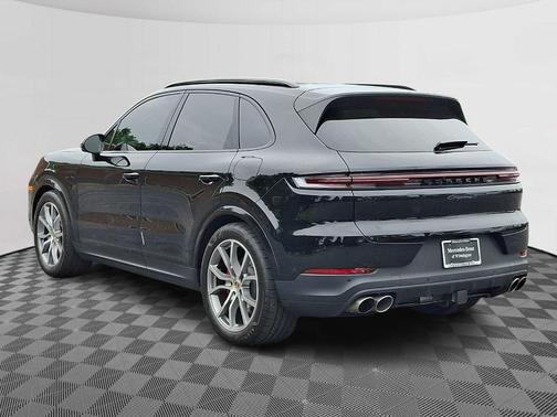 2024 Porsche Cayenne S
