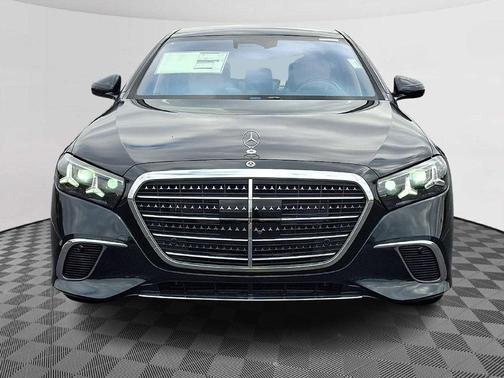 Emerald Green Metallic 2027 Mercedes-Benz S-Class 580