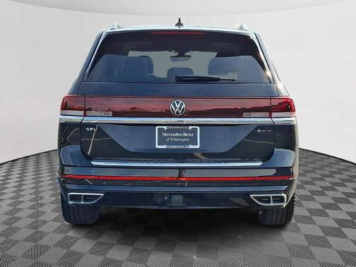 Deep Black Pearl Effect 2025 Volkswagen Atlas 2.0T SEL Premium R-Line