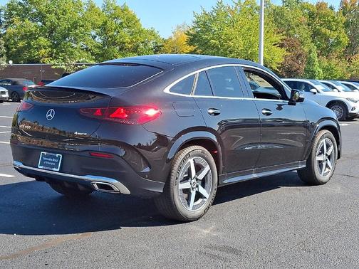 Black 2027 Mercedes-Benz GLE 450