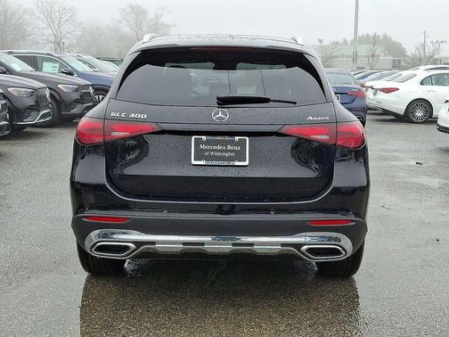 Obsidian Black Metallic 2026 Mercedes-Benz GLC 300 Base 4MATIC
