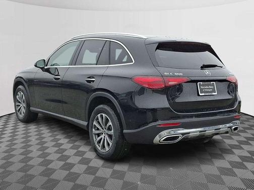 Obsidian Black Metallic 2026 Mercedes-Benz GLC 300 Base 4MATIC