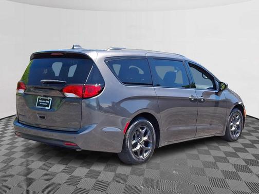 Granite Crystal Clearcoat Metallic 2019 Chrysler Pacifica Touring-L Plus