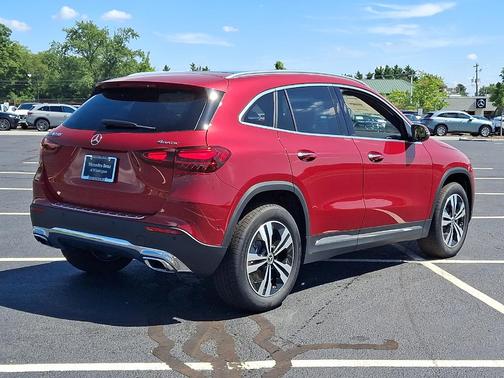 MANUFAKTUR Patagonia Red Metallic 2026 Mercedes-Benz GLA 250 Base 4MATIC