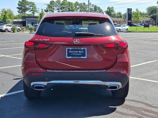 MANUFAKTUR Patagonia Red Metallic 2026 Mercedes-Benz GLA 250 Base 4MATIC