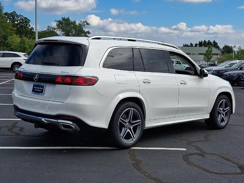 Polar White 2027 Mercedes-Benz GLS 450