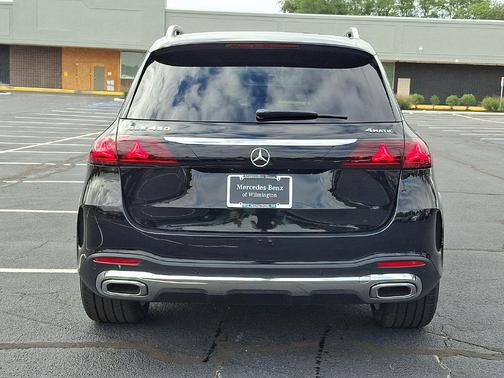 Black 2027 Mercedes-Benz GLE 450