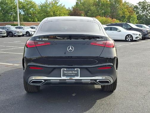 Black 2027 Mercedes-Benz GLC 300