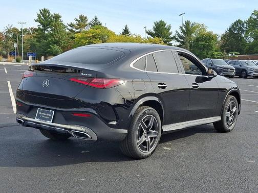 Black 2027 Mercedes-Benz GLC 300
