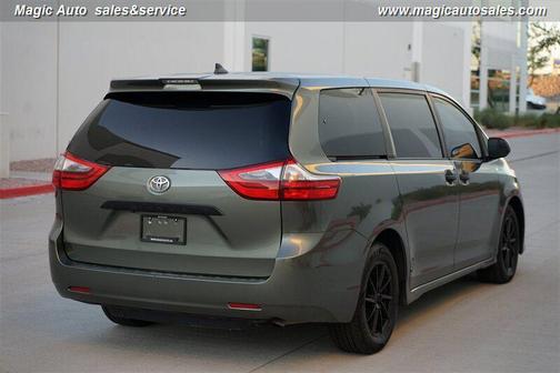 2020 Toyota Sienna SE