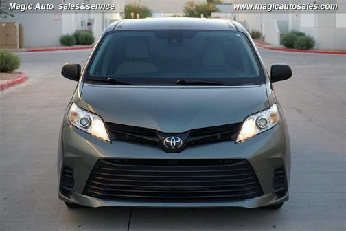 2020 Toyota Sienna SE