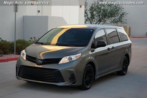 2020 Toyota Sienna SE