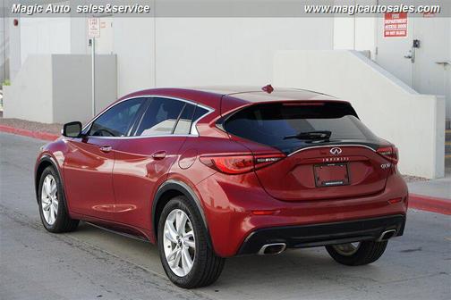 2017 INFINITI QX30 Luxury