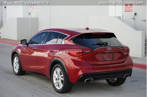 2017 INFINITI QX30 Luxury