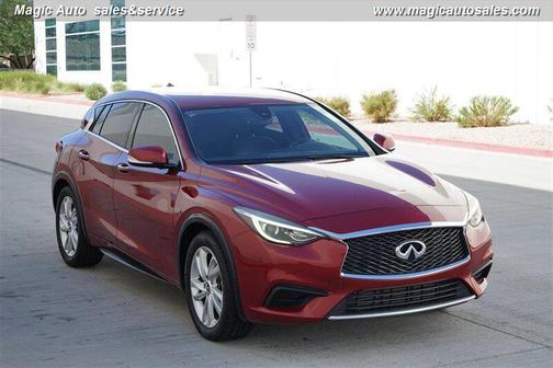 2017 INFINITI QX30 Luxury