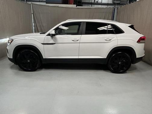 2024 Volkswagen Atlas Cross Sport 2.0T SE w/Technology 4MOTION