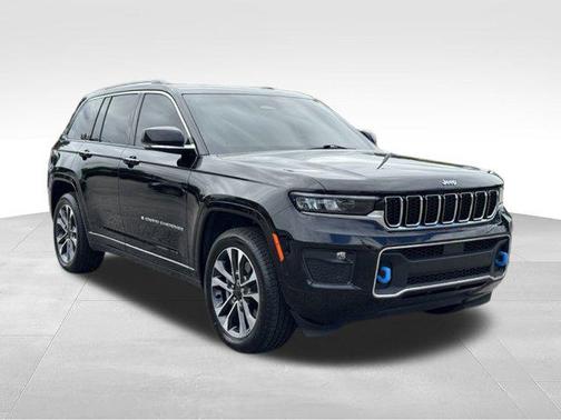 Diamond Black Crystal Pearlcoat 2022 Jeep Grand Cherokee 4xe Overland