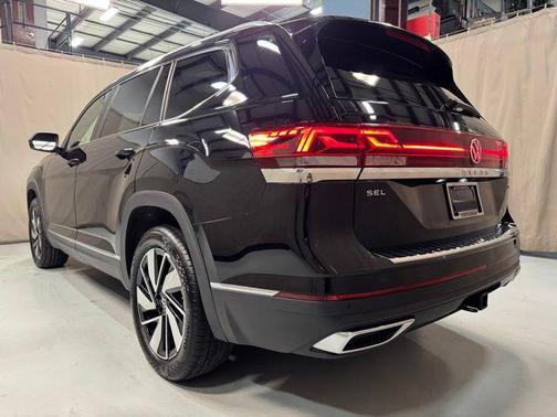 Deep Black 2025 Volkswagen Atlas 2.0T SEL
