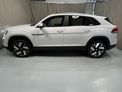 2026 Volkswagen Atlas Cross Sport 2.0T SE w/Technology 4MOTION