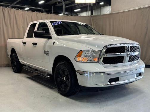 Bright White Clearcoat 2024 RAM 1500 Classic SLT