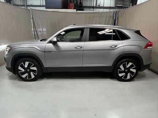 2024 Volkswagen Atlas Cross Sport 2.0T SE w/Technology 4MOTION