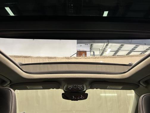 2023 Volvo XC40 B5 Plus Dark Theme