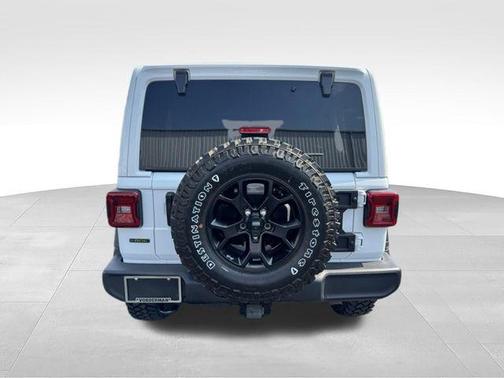 Bright White Clearcoat 2022 Jeep Wrangler Willys