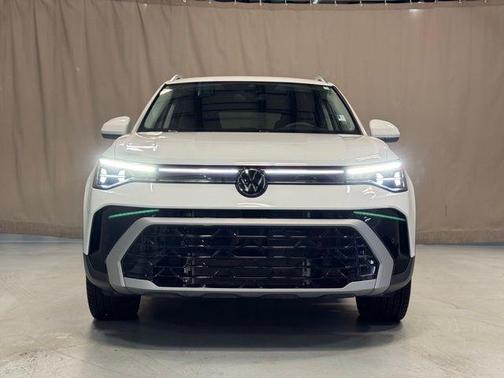 Pure White 2025 Volkswagen Taos 1.5T SEL