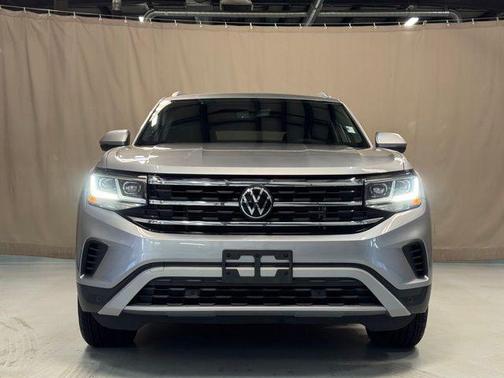 Silver Metallic 2023 Volkswagen Atlas Cross Sport 3.6L V6 SE w/Technology