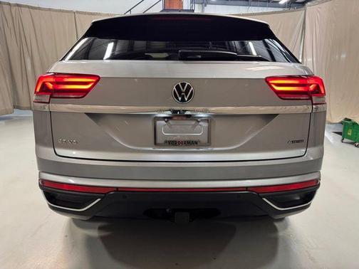 Silver Metallic 2023 Volkswagen Atlas Cross Sport 3.6L V6 SE w/Technology