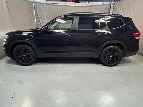 2025 Volkswagen Atlas 2.0T SE w/Technology 4MOTION