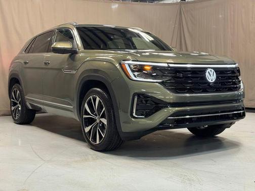 Green Pearl 2025 Volkswagen Atlas Cross Sport 2.0T SEL Premium