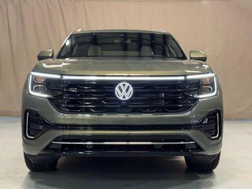 Green Pearl 2025 Volkswagen Atlas Cross Sport 2.0T SEL Premium