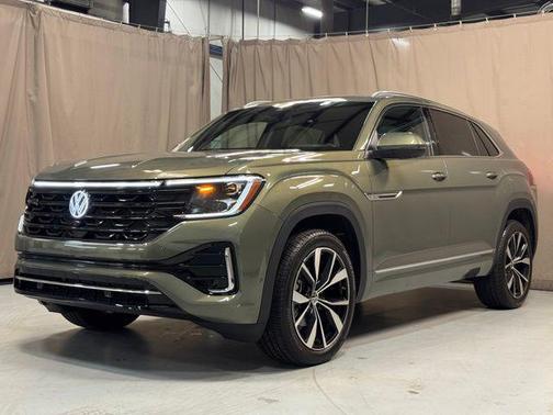 Green Pearl 2025 Volkswagen Atlas Cross Sport 2.0T SEL Premium