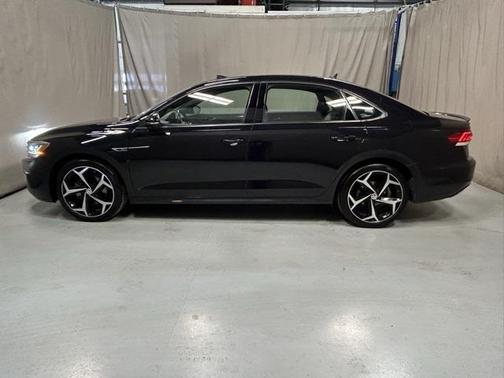 2021 Volkswagen Passat 2.0T R-Line