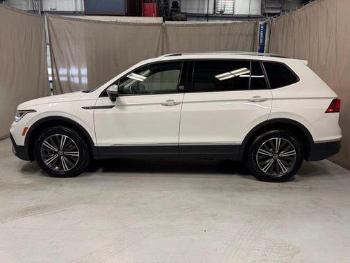 Opal White Pearl 2024 Volkswagen Tiguan 2.0T Wolfsburg Edition