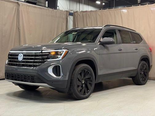 Pure Gray 2026 Volkswagen Atlas 2.0T SE w/Technology 4MOTION