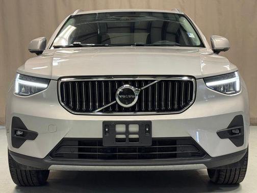 2024 Volvo XC40 B5 Plus Bright Theme