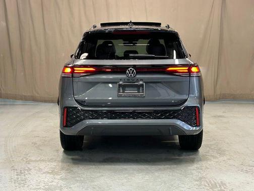 2025 Volkswagen Tiguan 2.0T SE R-Line Black 4MOTION