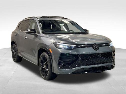 Platinum Gray Metallic 2025 Volkswagen Tiguan 2.0T SE R-Line Black 4MOTION
