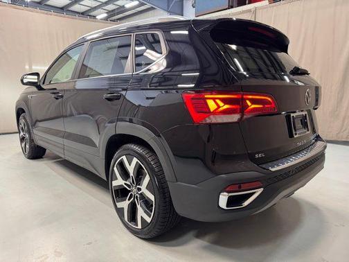 Deep Black 2023 Volkswagen Taos 1.5T SEL