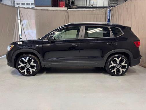 Deep Black 2023 Volkswagen Taos 1.5T SEL