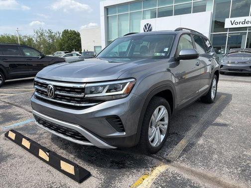 Platinum Gray Metallic 2023 Volkswagen Atlas 3.6L SE w/Technology