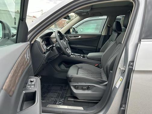 2025 Volkswagen Atlas 2.0T SEL Premium R-Line 4MOTION