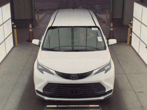 2024 Toyota Sienna LE