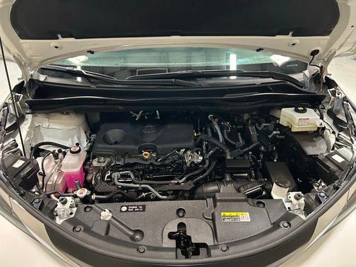 2024 Toyota Sienna LE