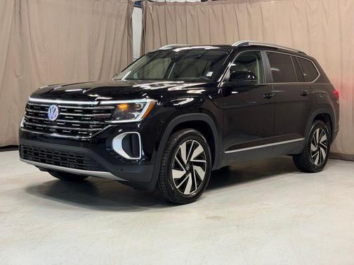 Deep Black 2025 Volkswagen Atlas 2.0T SEL